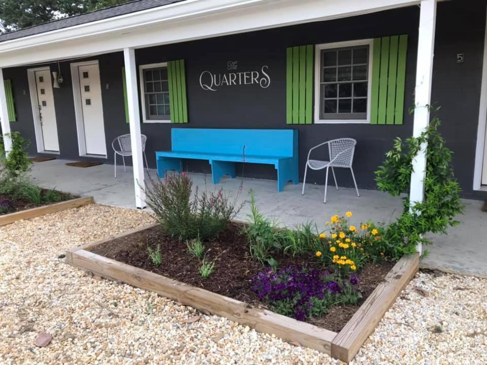 Motel The Quarters At Pier450 Lexington Park Exterior foto